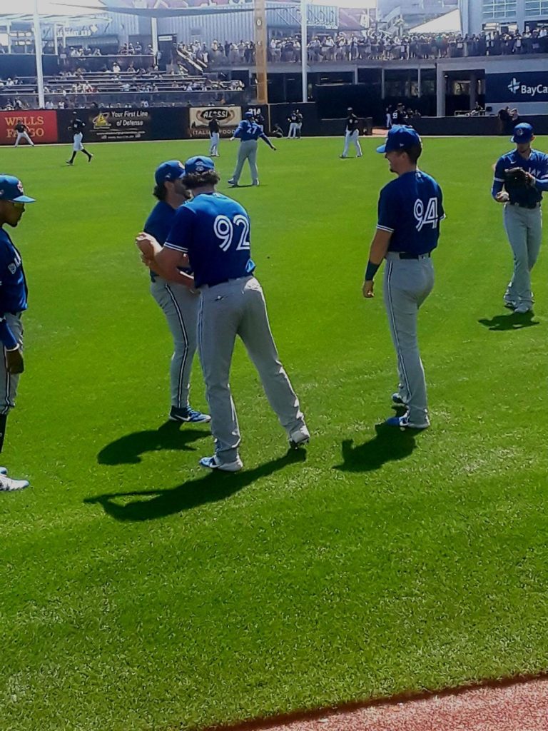 Photo of The 2020 Toronto Blue Jays warming up