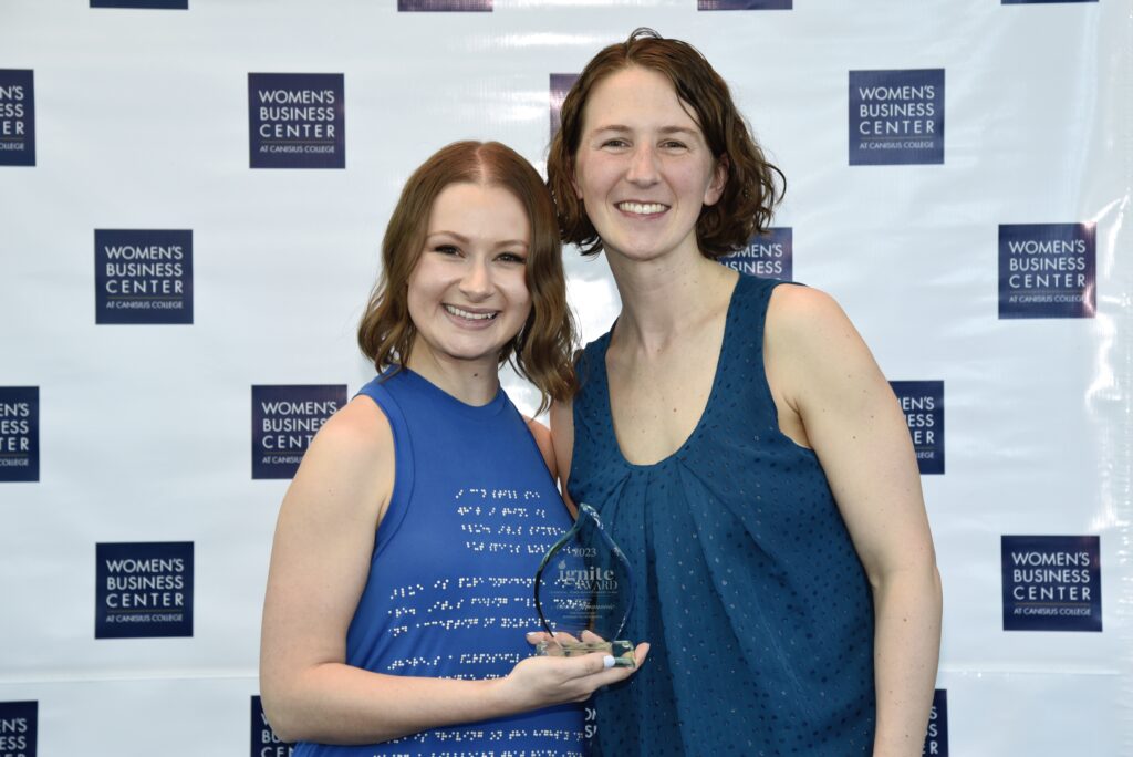 Allie poses with her ignite award 